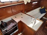 Dufour-325-Grand-Large-port.jpg
